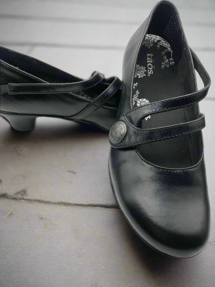 Taos Contessa Black Leather shoes Size 7