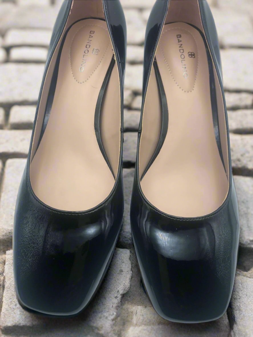 Bandolino Black Patent Leather Pumps