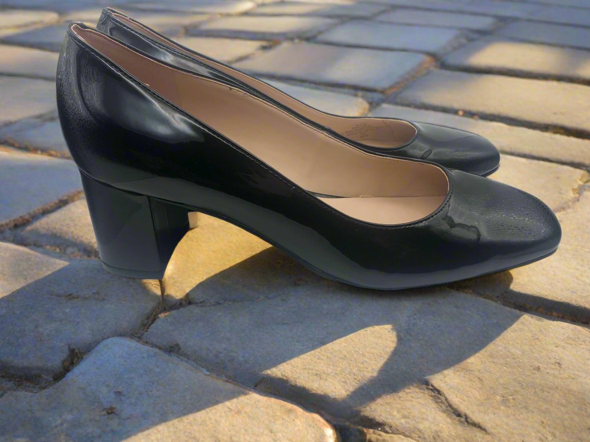 Bandolino Black Patent Leather Pumps